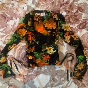 Never worn adjustable top